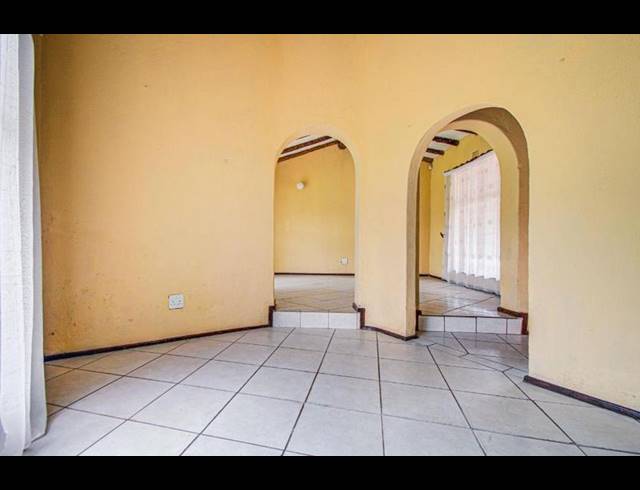 3 BEDROOM HOUSE FOR SALE IN BIRCHLEIGH NORTH